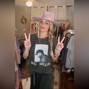 VAN_SOLEIL IS LIVE 💛✌🏽💛 LIKE TO BE NOTIFIED 🥳🥳🥳